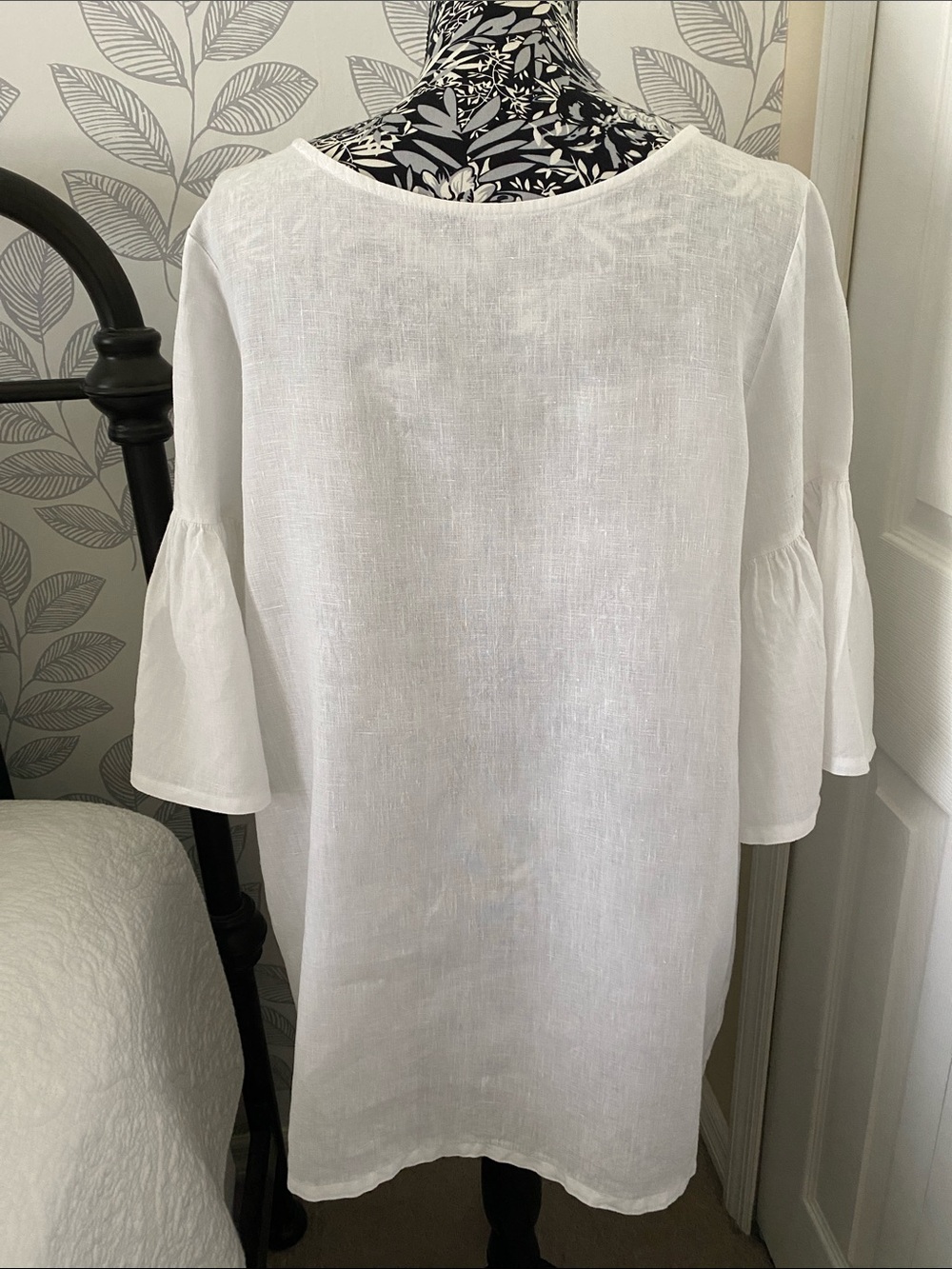 White Linen 3/4 sleeve bell sleeve blouse